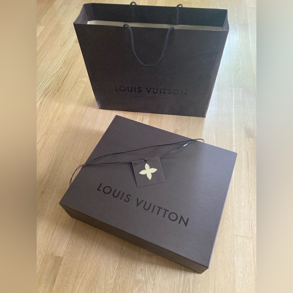 Authentic Large Louis Vuitton gift box - 45 x 37 cm